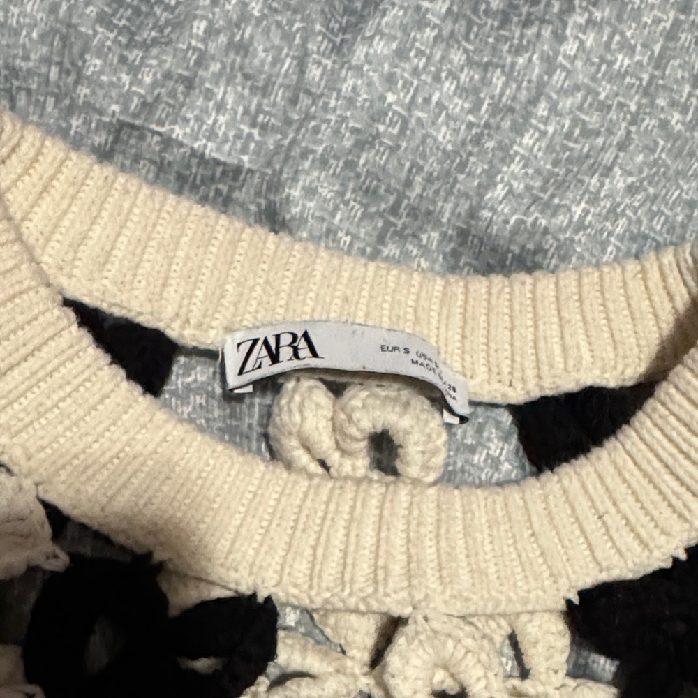 Zara Black and Cream Knit Top